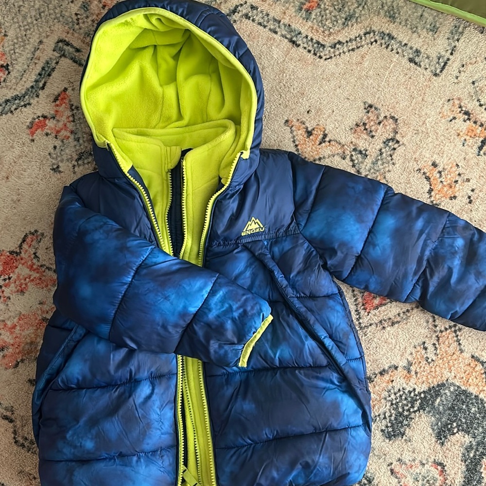 Nice boys coat, very warm. Only worn a handful of times!